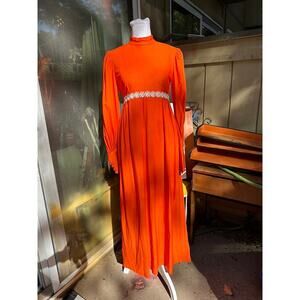 Sparkling Orange 70s dress adorned with lace daisy details